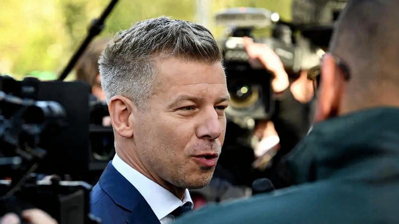 Seguro felicita líder da oposição húngara pela vitória