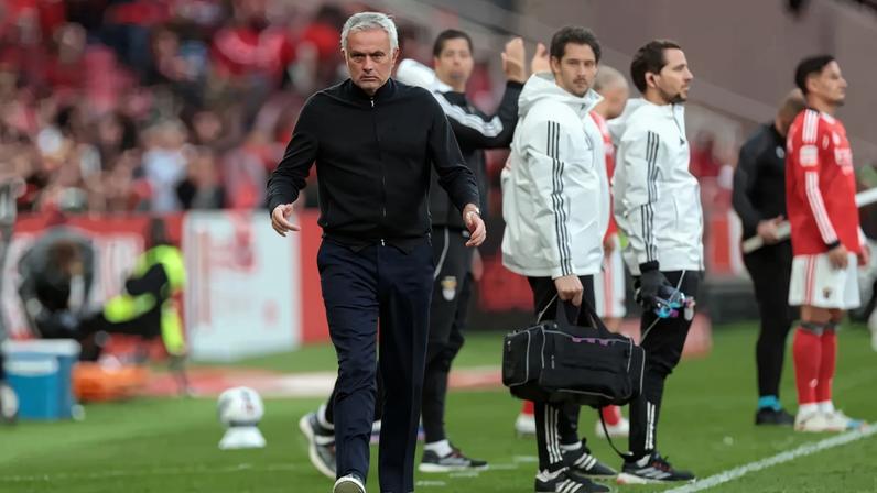 Mourinho comenta resultado "desenquadrado" e revela situação com Veríssimo