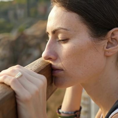 Adoecer para continuar a funcionar: pressão laboral em foco