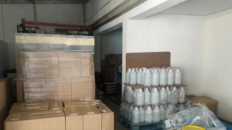 Foram apreendidos cerca de 40 mil litros de vinho