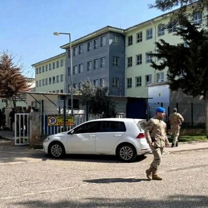 Ex-aluno invade escola na Turquia e fere 16 pessoas a tiro