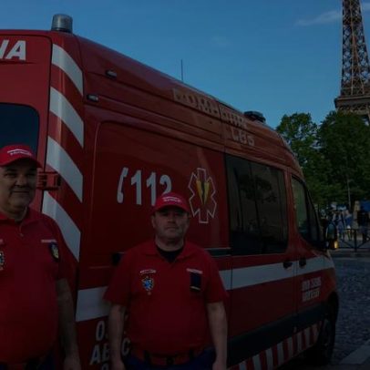 Bombeiros de Barcelos transportam doente até Paris