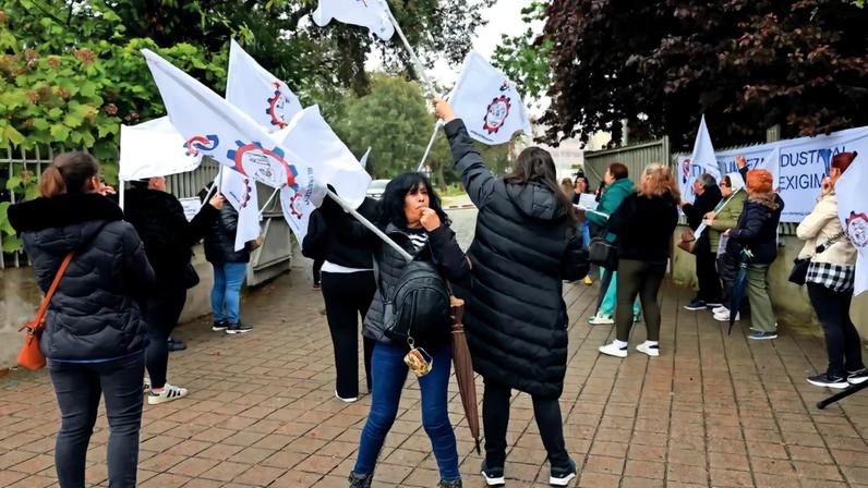 Os funcionários concentraram-se às portas dos institutos politécnicos do Porto e de Viana do Castelo e de centros de saúde de Lisboa