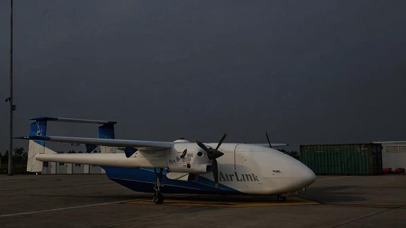 A aeronave dispõe de uma capacidade de carga padrão de 12 metros cúbicos, expansível até 18, e uma carga útil máxima de 1,5 toneladas