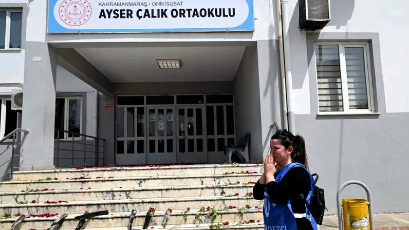 Aluno de 14 anos disparou na escola e matou oito crianças e um professor