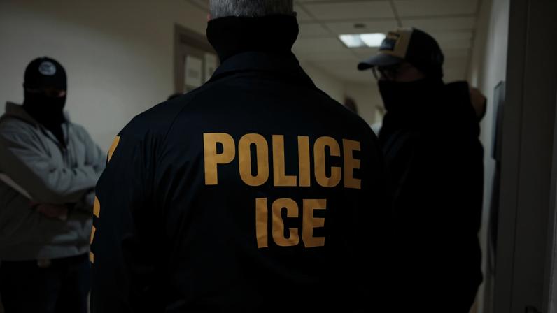 ICE mantém detida francesa de 86 anos por permanência ilegal nos EUA