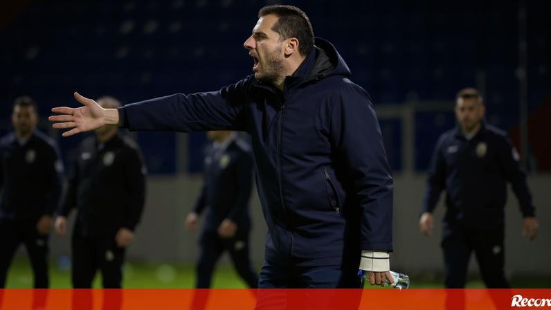 Quarteto da Estrela Amadora em alerta amarelo para jogo com FC Porto