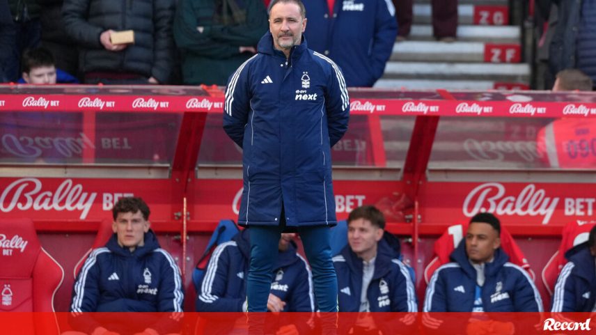 Vítor Pereira no banco do Nottingham Forest