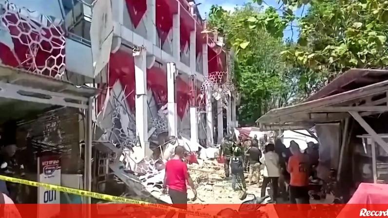 Sismo de magnitude 7,4 provoca pânico e danos na Indonésia
