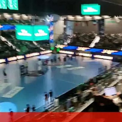 Ricardo Costa ovacionado antes do Sporting-Wisla Plock