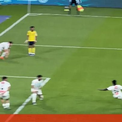 Cristiano Ronaldo volta, faz dois golos e fica a 33 do 1.000