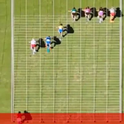 Sha'Carri Richardson vence após sair 10 metros atrás na corrida mais inusitada