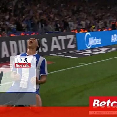 Alberto Costa estreia-se a marcar na Liga e coloca FC Porto à frente do Famalicão