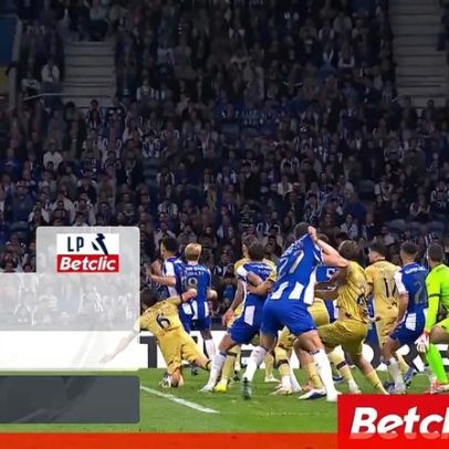 Polémica no FC Porto-Famalicão: Farioli queixa-se de lance polémico