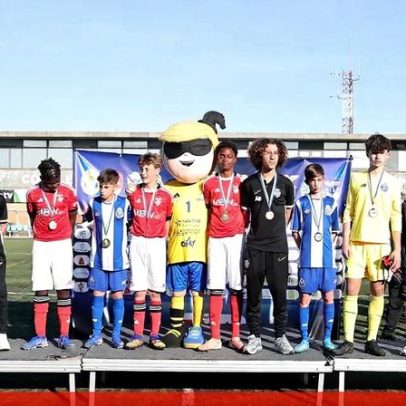 Taça Record é entregue ao Clube Atlético e Cultural no Torneio da Pontinha