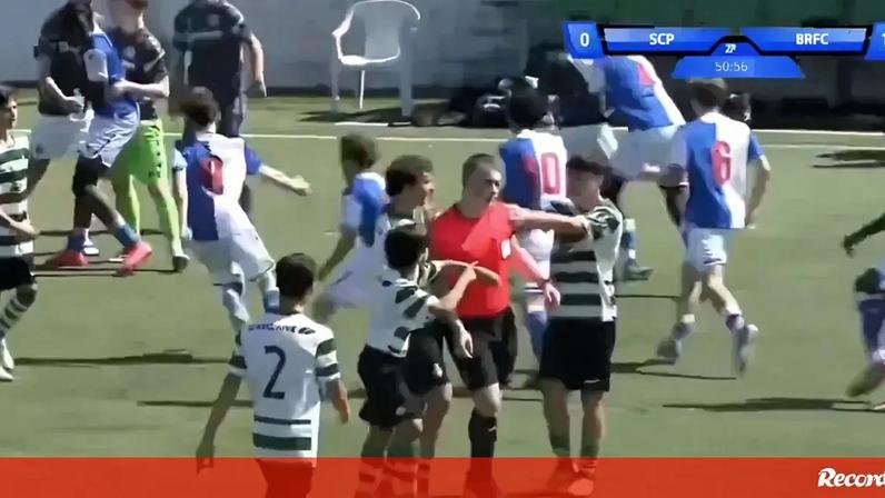 De cabeça perdida: jogadores dos sub-15 do Sporting empurram árbitro após derrota na final da Iber Cup