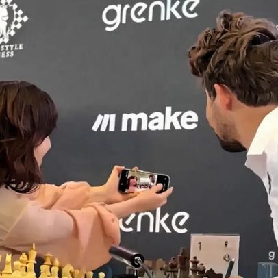 Carlsen tira selfie com rival e depois denuncia-o aos juízes