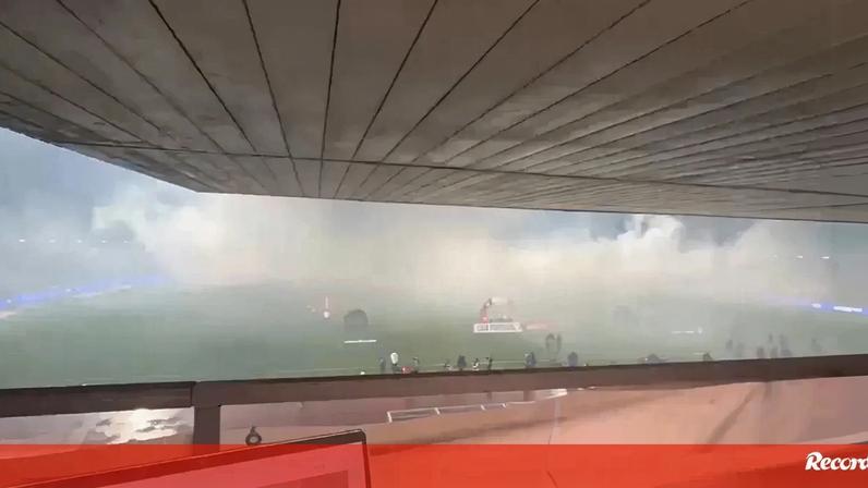 Fogo de artifício antes do Casa Pia-Benfica deixou Estádio de Rio Maior neste estado