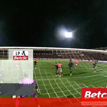 Benfica pediu penálti nos descontos; árbitro marcou falta de Anísio