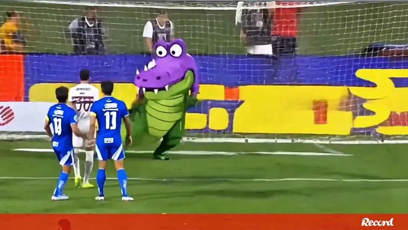 Montagem visa o guarda-redes Matheus Cunha