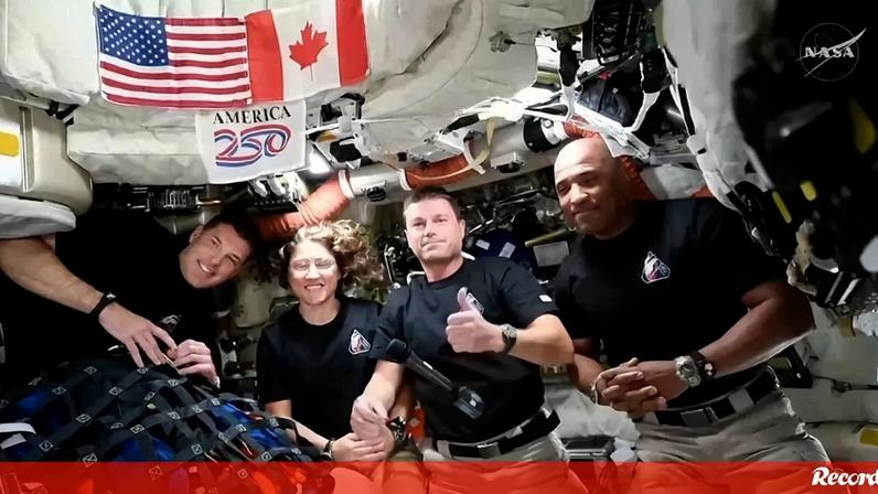 Trump fala com os astronautas da Artemis II: «Vocês fizeram História e deixaram toda a América muito orgulhosa»