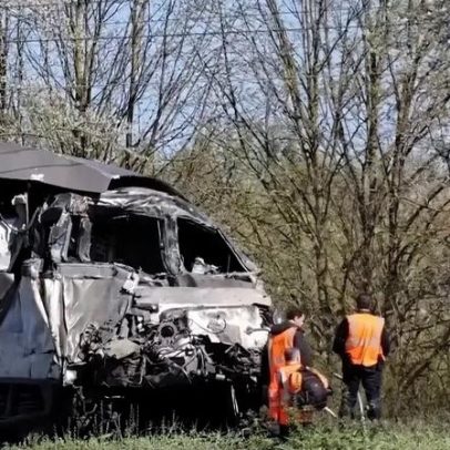 Imagens mostram aparato no local da colisão entre TGV e camião militar em França