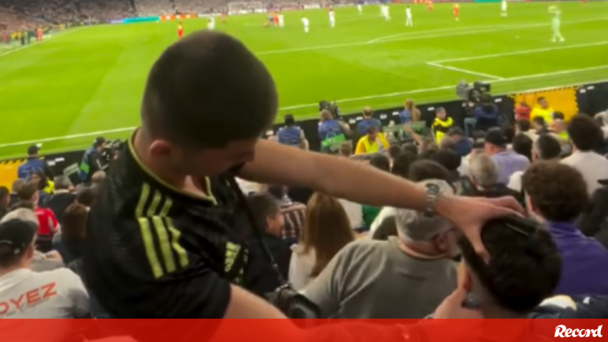 Adepto do Real Madrid corta cabelo no jogo com o Bayern nas bancadas do Bernabéu