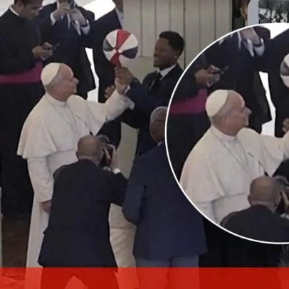 Harlem Globetrotters ensinam truque ao Papa no Vaticano