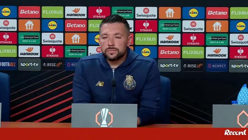 Farioli analisa em duas frases lance polémico entre Zaidu e Gustavo Sá