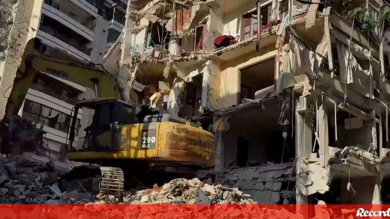 Equipes de resgate continuam buscas por sobreviventes após ataques a Beirute