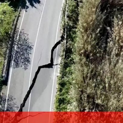 Deslizamento de terras em Itália parte autoestrada e atinge zona residencial