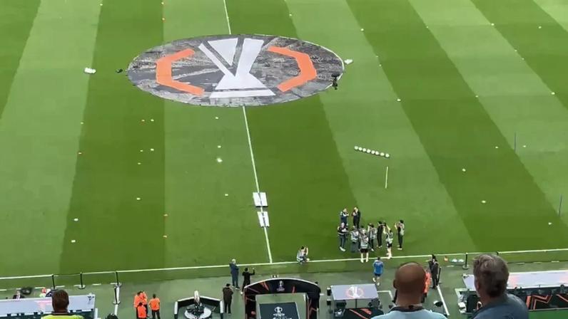 Vítor Pereira homenageado no regresso ao Dragão: vídeo dos melhores momentos lembrou golo de Kelvin ao Benfica