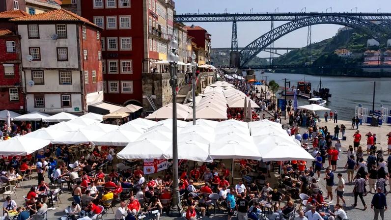 Tarde de sol antecede o jogo de futebol