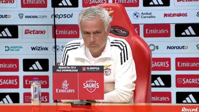 Mourinho: apenas cinco treinadores não mudariam nada no plantel