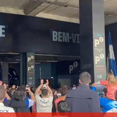 Centenas de adeptos do FC Porto seguem para Lisboa com pedidos de título