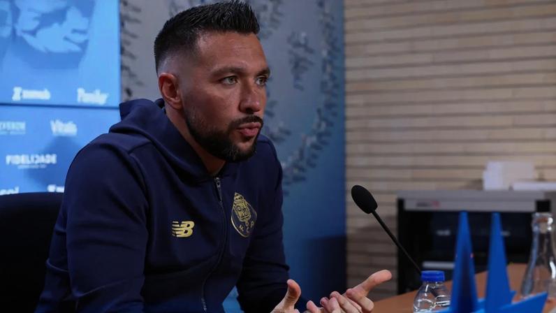 Conferência de Farioli sobre antevisão ao jogo com o Nottingham Forest em directo