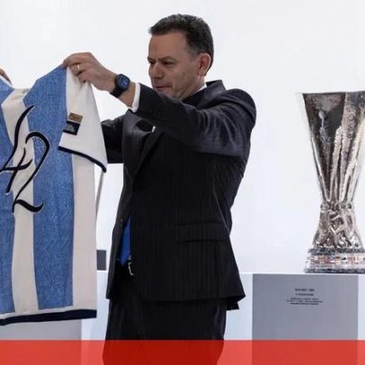 Luís Montenegro visita o Dragão e recebe oferta simbólica de Villas-Boas