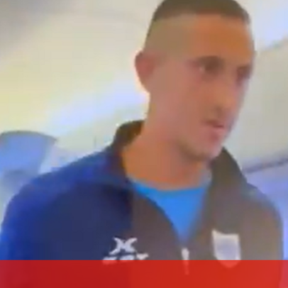 Jogador argentino detido após gritar 'bomba' a bordo de avião