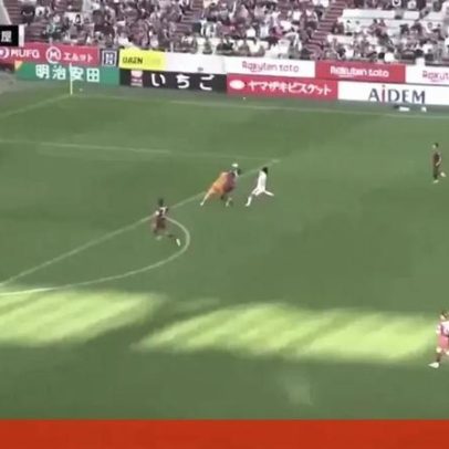 Guarda-redes e defesa do Vissel Kobe hospitalizados após choque de cabeças