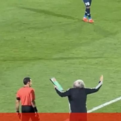 Jorge Jesus exibe gestos e aborda Brozovic de forma peculiar