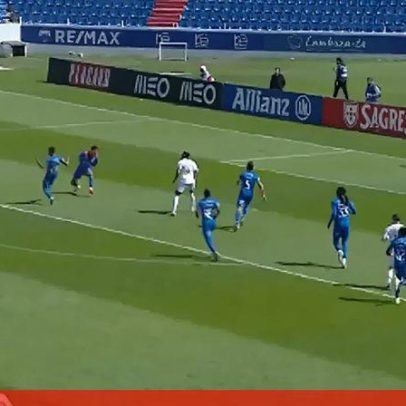 João Marques abre o marcador aos 40 segundos no Alverca-Casa Pia