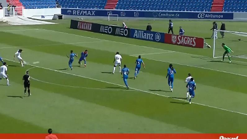 O golaço de João Marques aos 40 segundos que abriu o marcador do Alverca-Casa Pia