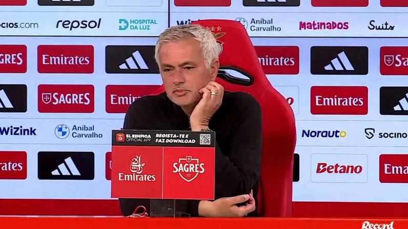 Mourinho afirma que a sua continuidade não depende do investimento na equipa