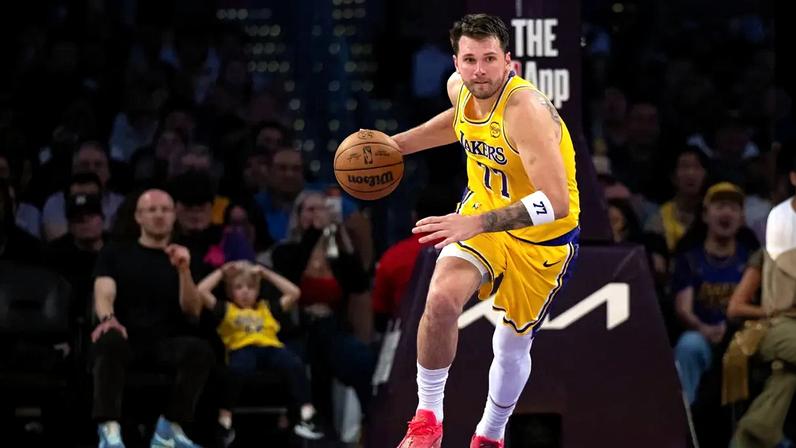 Luka Doncic em ação pelos LA Lakers