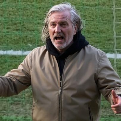 Treinador pede aos adeptos que vejam o treino e insultem os jogadores