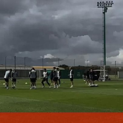 Luis Suárez com ligadura nos dedos treinou Sporting antes de viajar a Londres