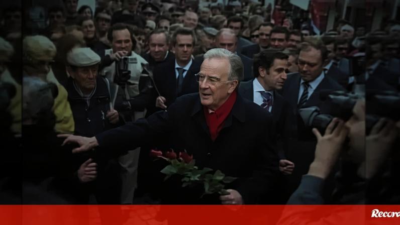 Edição da revista Sábado vai oferecer aos leitores, a 15 de abril, a biografia "daquele que nunca quis ser herói, mas foi".