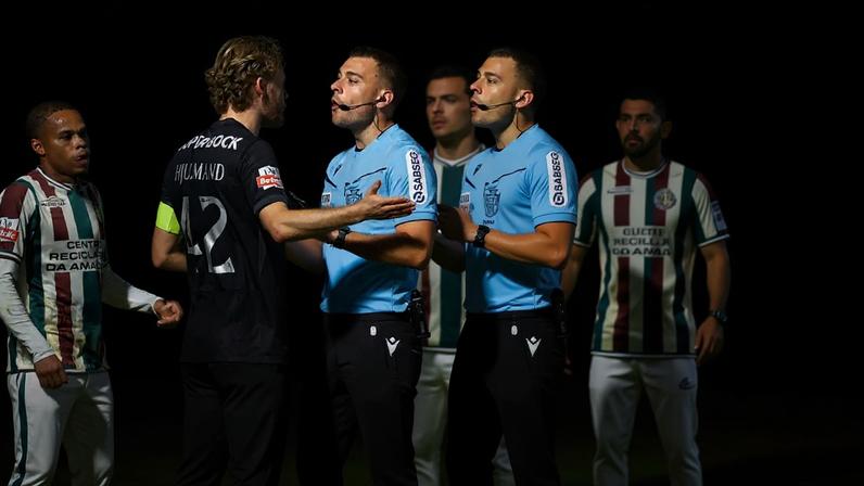 Vítor Pinto: «O árbitro é bem constituído fisicamente e não precisa de encostar o nariz a Hjulmand para impor autoridade»