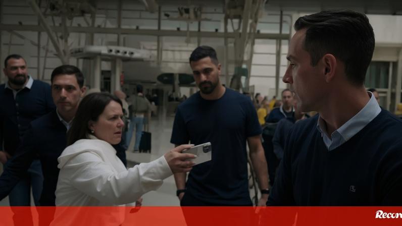 A partida do FC Porto para Inglaterra: Froholdt e Diogo Costa foram os mais solicitados pelos adeptos