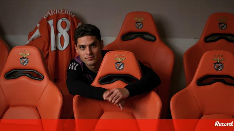 Benfica aberto a negociações por Sudakov, segundo fontes